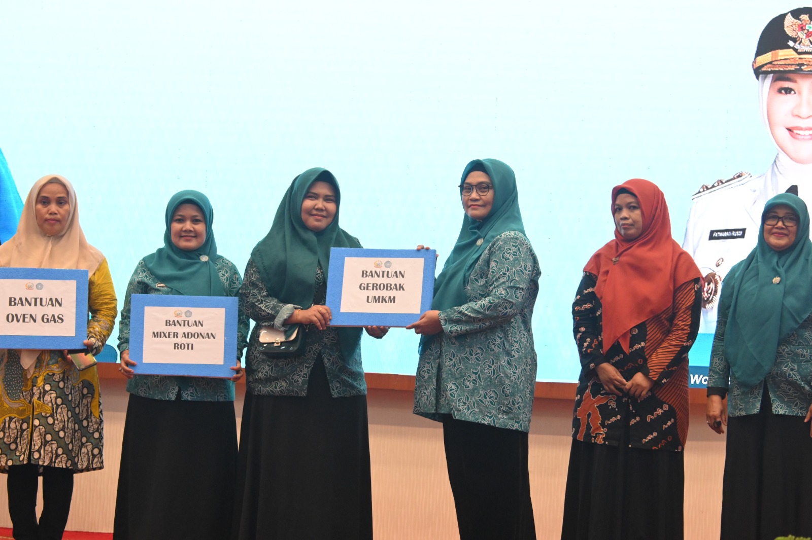 TP PKK Sulsel Salurkan Bantuan UMKM pada Pembukaan Pelatihan Kader Posyandu