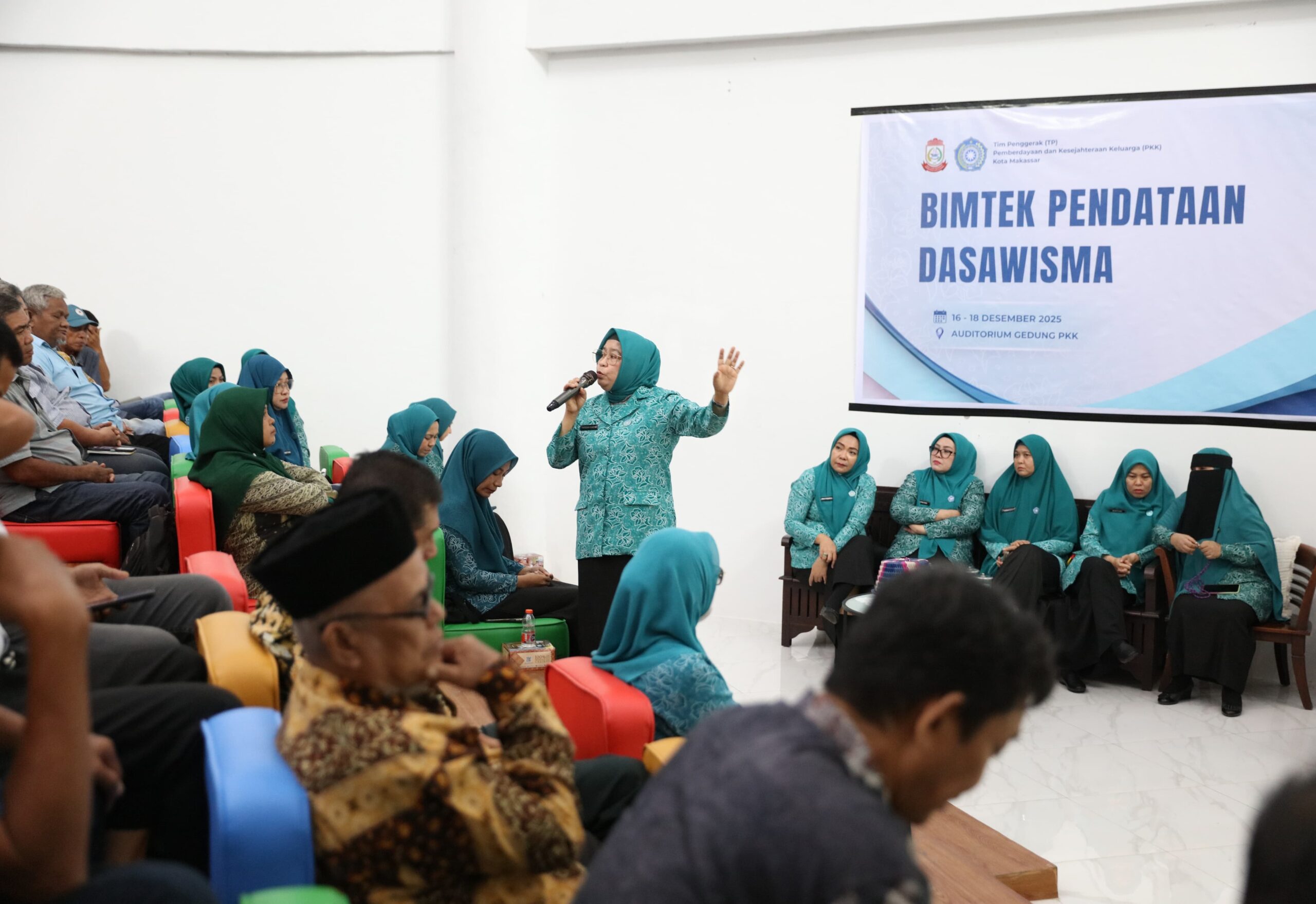 TP PKK Kota Makassar Perkuat Basis Data Keluarga melalui Bimtek Pendataan Dasawisma
