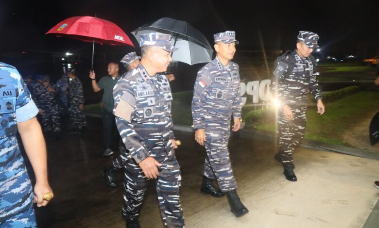 Dankodaeral VI Sambut Kedatangan Wakasal Laksdya TNI Erwin S Aldedharma di Lanud Sultan Hasanuddin