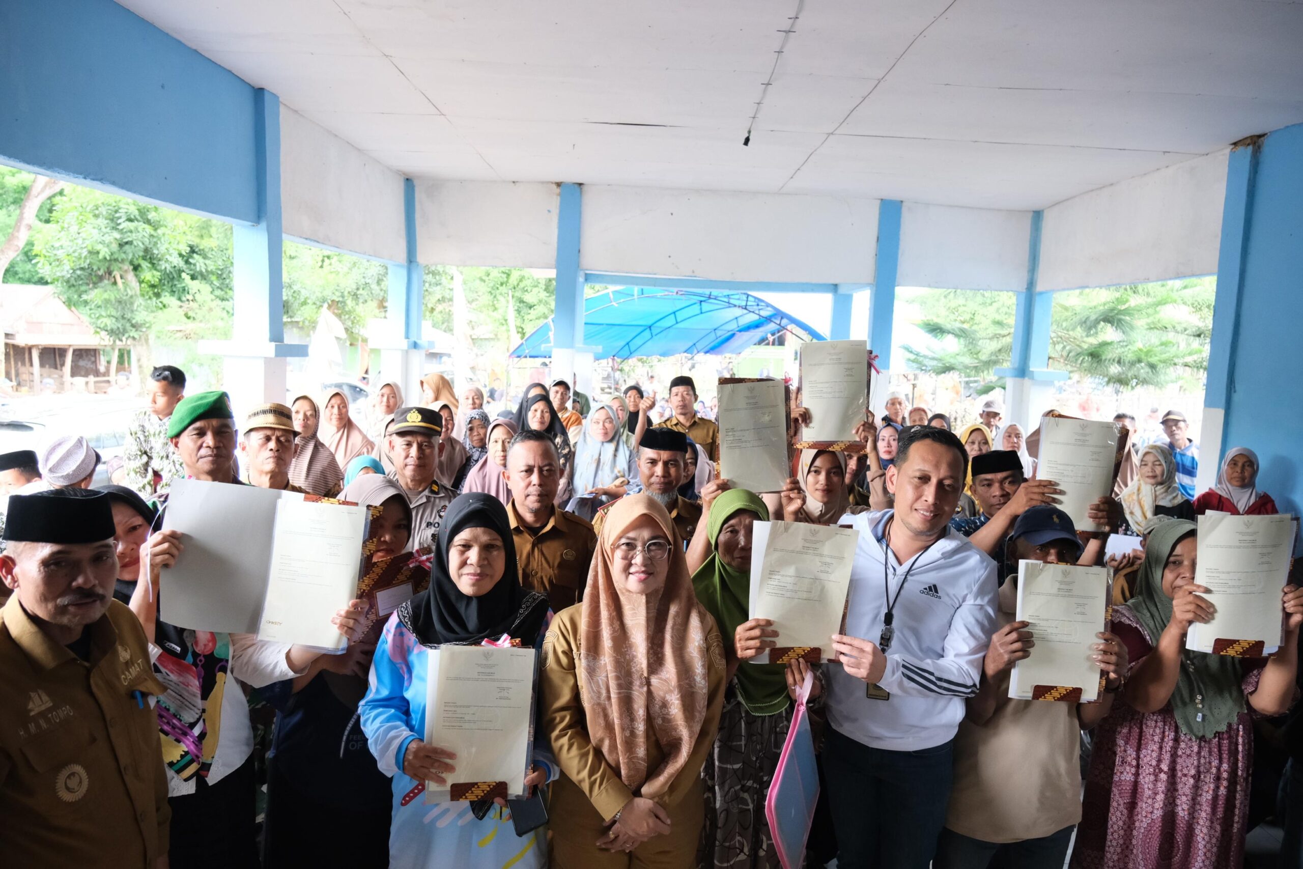 Bupati Gowa Serahkan 720 Sertipikat Redistribusi Tanah di Kecamatan Biringbulu