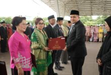 Wali Kota Makassar Anugerahkan Satyalancana Karya Satya kepada 830 ASN