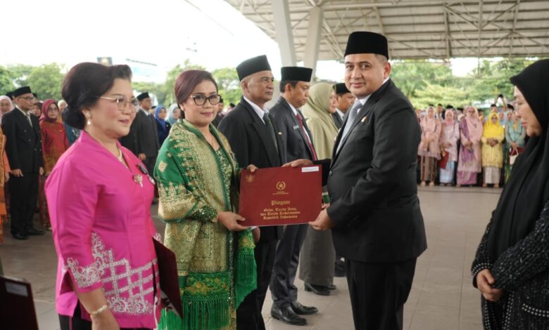 Wali Kota Makassar Anugerahkan Satyalancana Karya Satya kepada 830 ASN