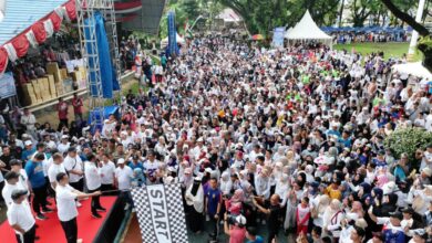Gubernur Sulsel Lepas Ribuan Peserta Jalan Sehat Anti Mager di Pangkep