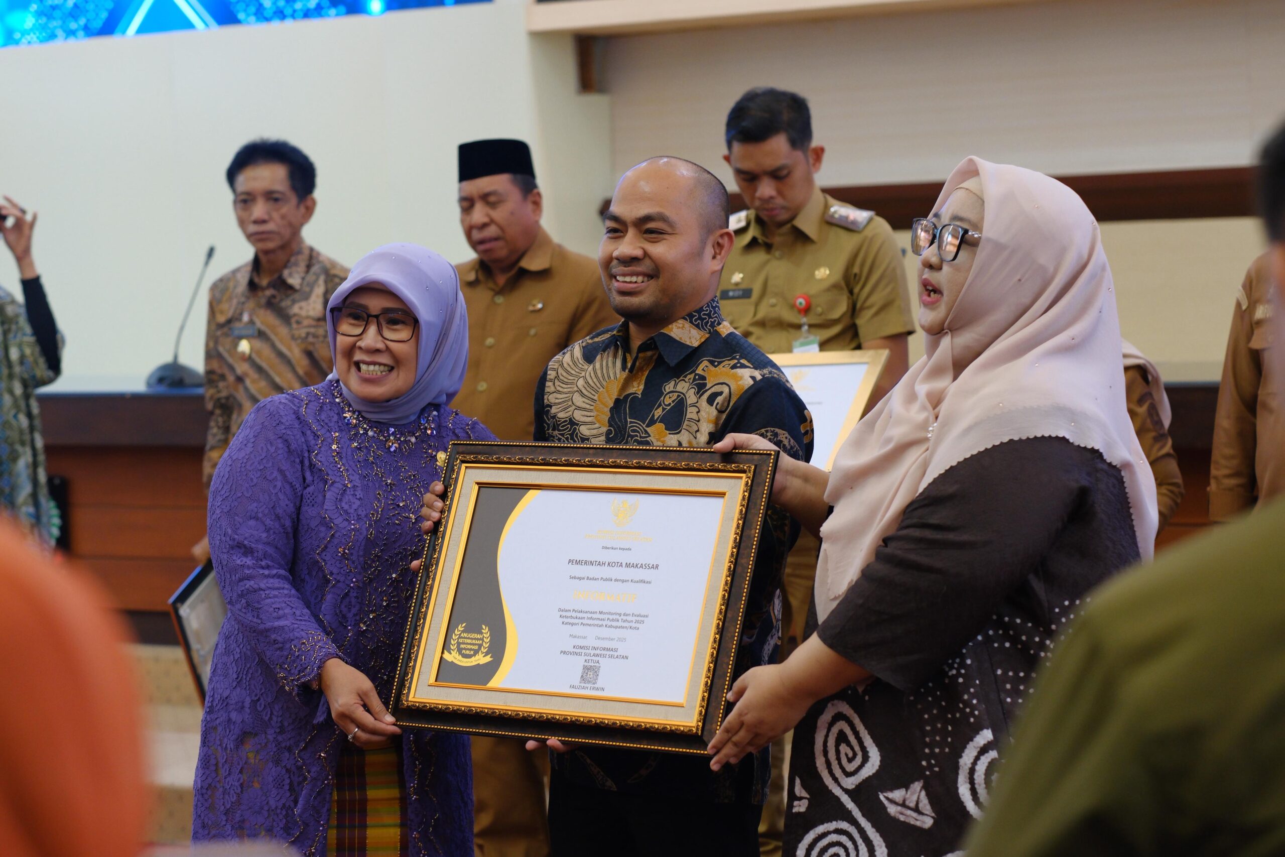 Pemkot Makassar Raih Predikat "Informatif" pada Anugerah Keterbukaan Informasi Publik 2025