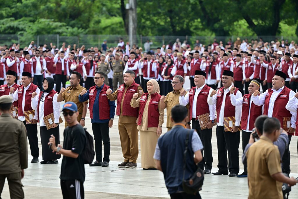 Munafri Lantik Ribuan RT/RW Secara Serentak, Siap Keroyok Program MULIA