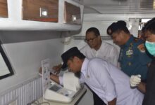 TNI AL Kodaeral VI dan Pemprov Sulsel Perkuat Sinergitas Layanan Kesehatan Maritim Lewat Klinik Terapung