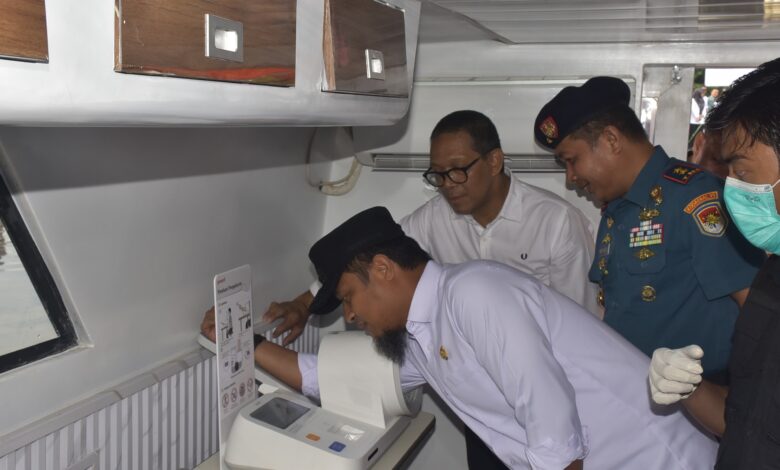 TNI AL Kodaeral VI dan Pemprov Sulsel Perkuat Sinergitas Layanan Kesehatan Maritim Lewat Klinik Terapung