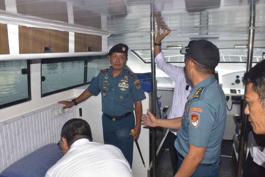 TNI AL Kodaeral VI dan Pemprov Sulsel Perkuat Sinergitas Layanan Kesehatan Maritim Lewat Klinik Terapung
