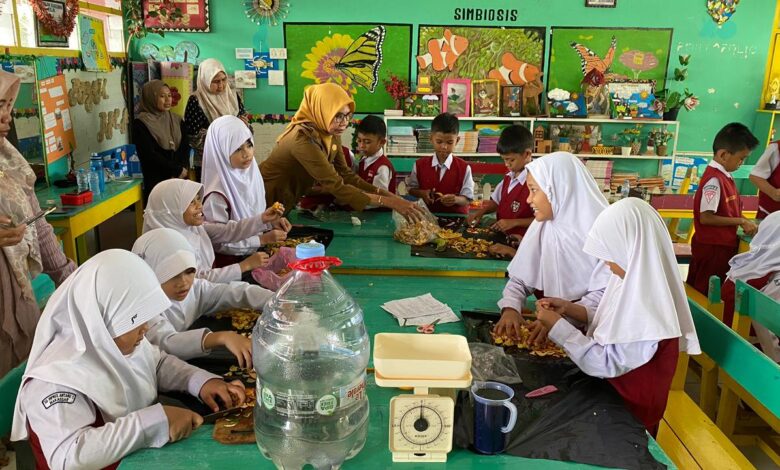 TP PKK Makassar Hadirkan dr. Aisah Dahlan Bahas Peran Istri dan Ibu dalam Membangun Keluarga Beriman