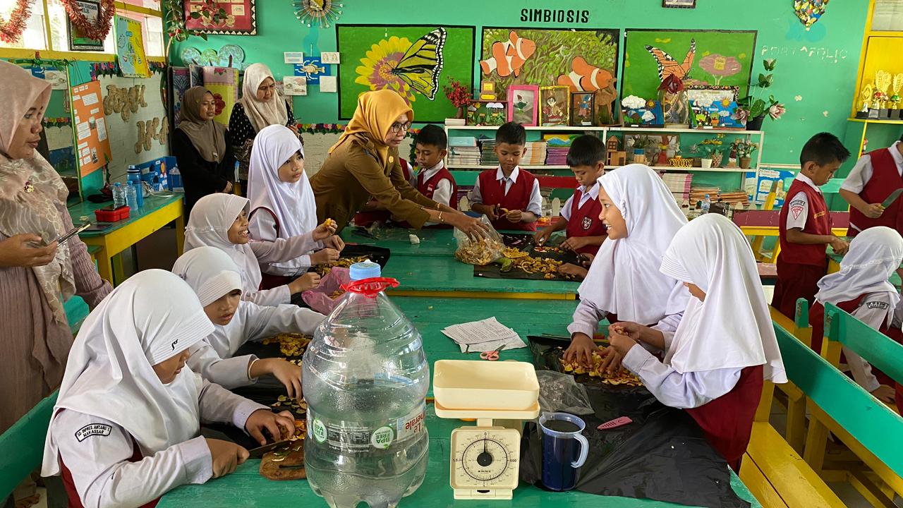 TP PKK Makassar Hadirkan dr. Aisah Dahlan Bahas Peran Istri dan Ibu dalam Membangun Keluarga Beriman