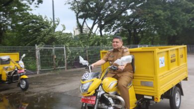Tingkatkan Kebersihan, Wali Kota Munafri Tinjau 76 Armada Baru Pengangkut Sampah di Makassar