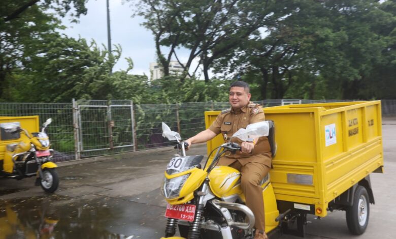 Tingkatkan Kebersihan, Wali Kota Munafri Tinjau 76 Armada Baru Pengangkut Sampah di Makassar