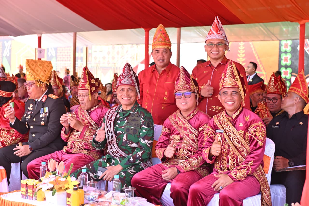 Gubernur Anwar Hafid Pimpin Upacara HUT ke-12 Kabupaten Morowali Utara: “Bersatu dalam Harmoni untuk Maju Bersama”