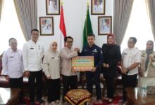 Dinsos Kota Palu Serahkan Bantuan Kemanusiaan Penanganan Bencana Kabupaten Padang Pariaman
