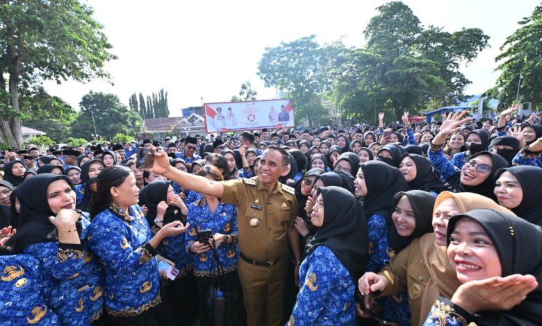 Gubernur Anwar Hafid Serahkan 1.103 SK Pengangkatan PPPK Sulteng Tahap II