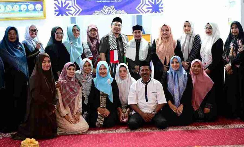 Pimpinan dan Sekretariat DPRD Makassar Hadiri Peringatan Isra Mikraj di Masjid Al-Musyawarah