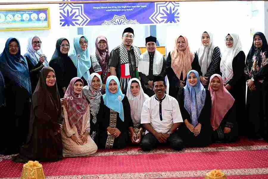 Pimpinan dan Sekretariat DPRD Makassar Hadiri Peringatan Isra Mikraj di Masjid Al-Musyawarah