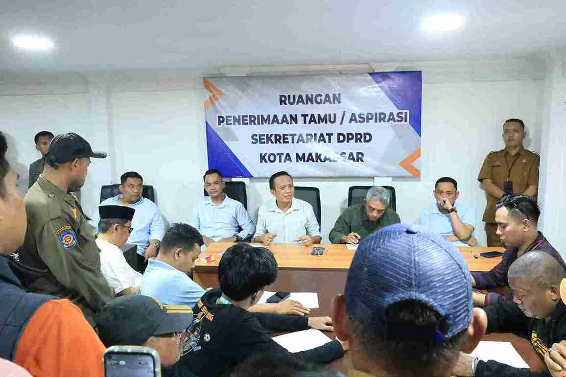 DPRD Kota Makassar Respons Aspirasi PKL, Dorong Penataan yang Humanis