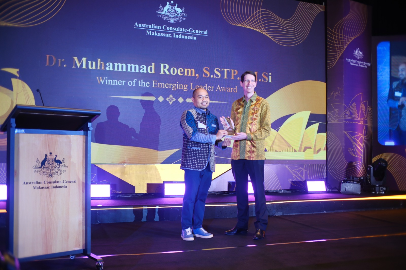 Alumni Australia Asal Makassar, Dr. Muhammad Roem Raih Emerging Leader Award dari Konsulat Australia