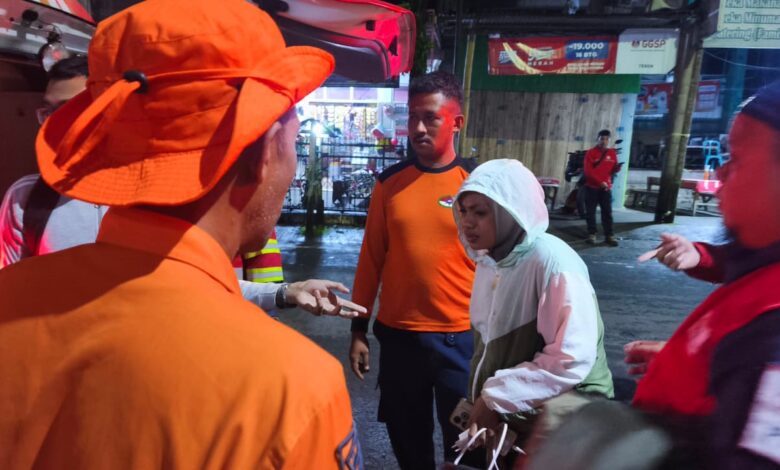 BPBD Makassar Bergerak Cepat Selamatkan 13 Warga Terjebak Banjir Bandang di Sungai Jeneberang