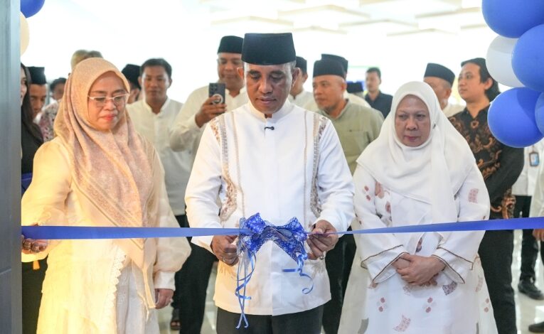 Perkuat Pelayanan Publik Digital, Gubernur Anwar Hafid Resmikan Command Center BERANI Samporoa