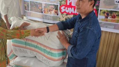 Gubernur Sulsel Terima Bantuan Yagatra Alumni FH Unhas 83 untuk Korban Bencana Aceh Tamiang