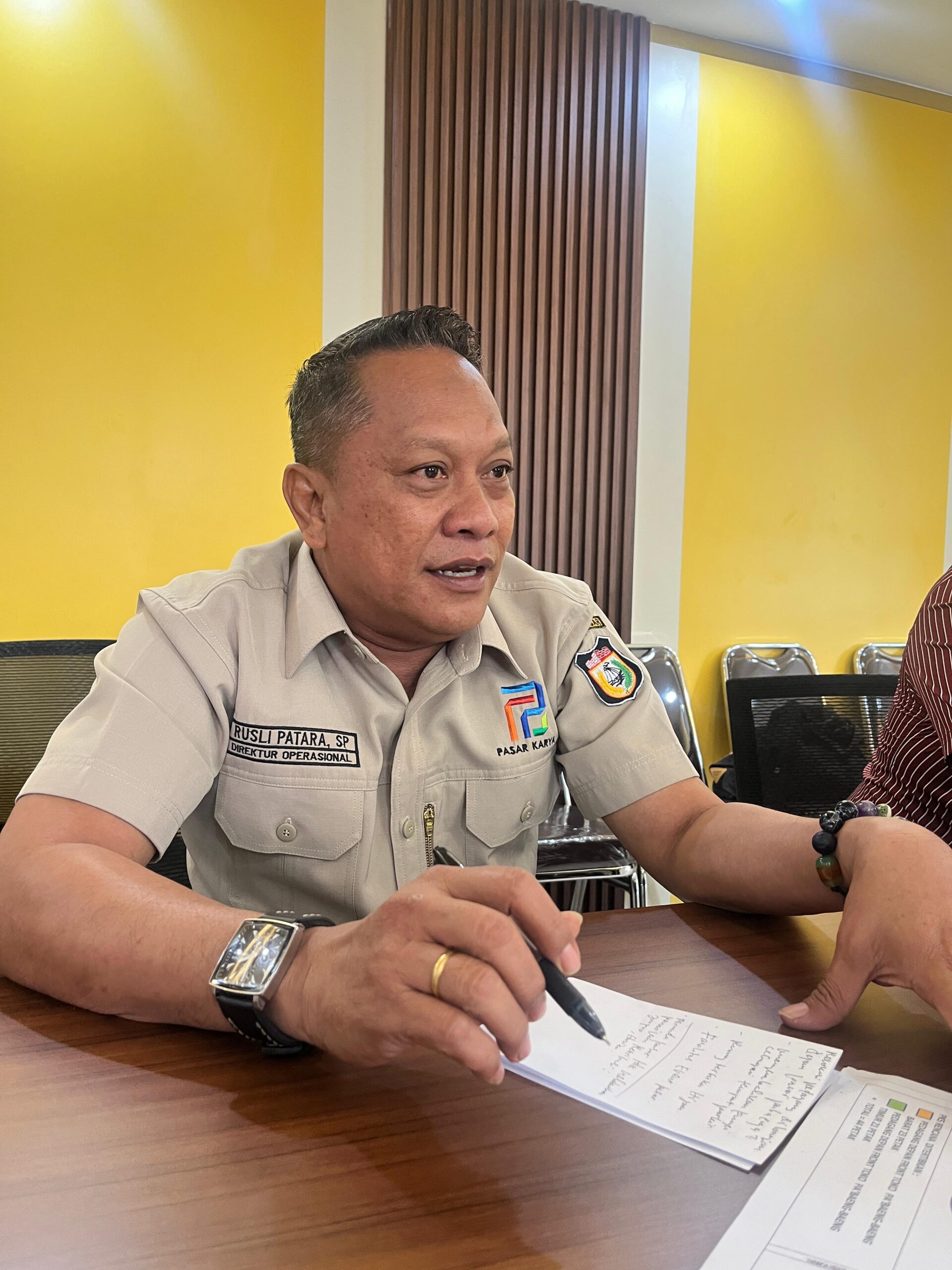 Kembalikan Fungsi Fasum, Perumda Pasar Tertibkan Pedagang di Depan Pabaeng-baeng