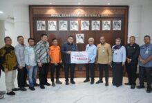 Wali Kota Munafri Antar Langsung Bantuan Pemkot Makassar untuk Korban Bencana di Aceh dan Sumatera