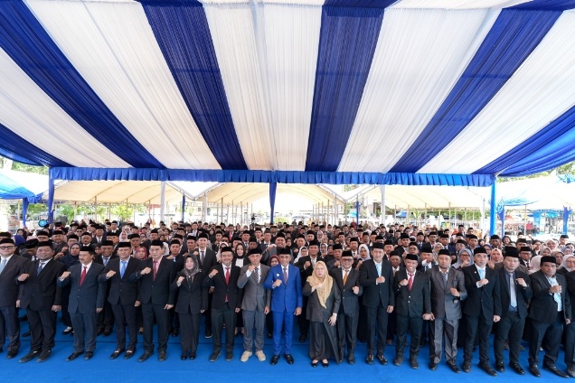 Gubernur Anwar Hafid Lantik 389 Pejabat, Tekankan Data Akurat, Digitalisasi, dan Merit System