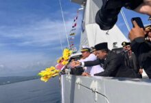 Hari Dharma Samudera 2026: Dankodaeral VI Tabur Bunga di Perairan Morowali Gunakan Kapal Perang KRI Marlin-877