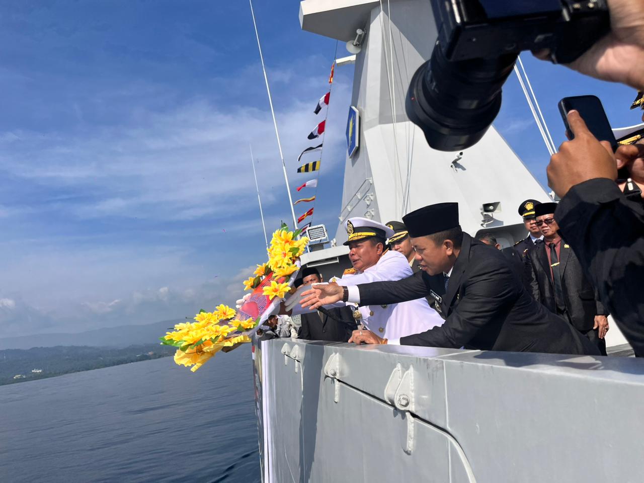 Hari Dharma Samudera 2026: Dankodaeral VI Tabur Bunga di Perairan Morowali Gunakan Kapal Perang KRI Marlin-877