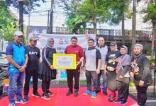 Wali Kota Makassar Hadiri Penyerahan CSR PERBANAS Sulsel Booth Portable untuk UMKM CFD Sudirman