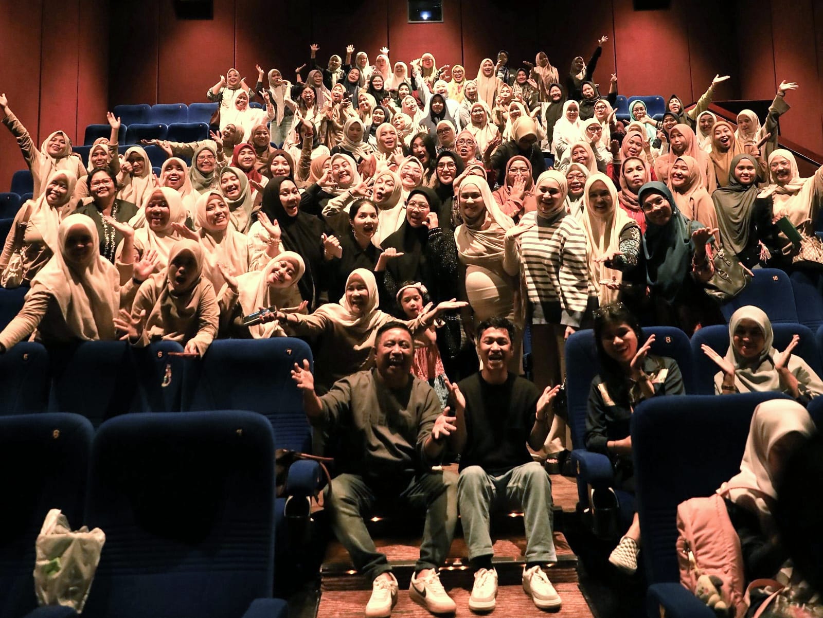 Dukung Sineas Lokal, Ketua PKK Makassar Melinda Aksa Nobar Film Uang Possolo