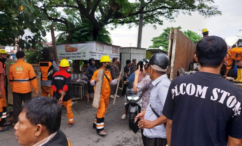Penertiban PKL di Jalan Inspeksi Kanal Pampang Makassar Berlangsung Humanis