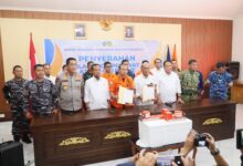 Dankodaeral VI Saksikan Penyerahan  Black Box Pesawat ATR 42-500 kepada  Ketua KNKT