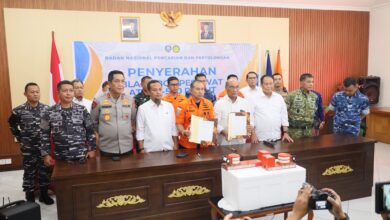 Dankodaeral VI Saksikan Penyerahan  Black Box Pesawat ATR 42-500 kepada  Ketua KNKT