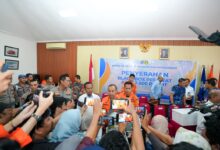 Saksikan Penyerahan Black Box ATR 42-500 PK-THT, Gubernur Sulsel Apresiasi Kerja Tim