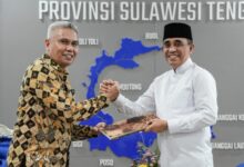 Gubernur Sulteng Terima Sertifikat Tanah Aset Pemda dari Kanwil BPN