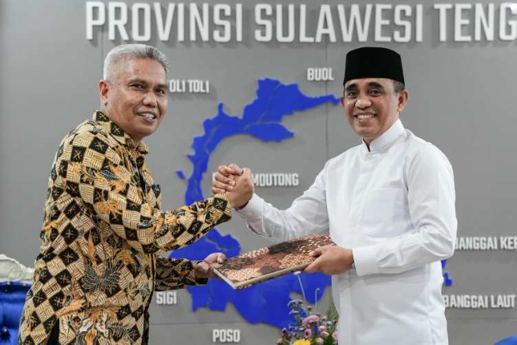 Gubernur Sulteng Terima Sertifikat Tanah Aset Pemda dari Kanwil BPN