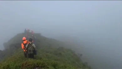 Basarnas Temukan Potongan Badan Pesawat ATR 42-500 di Gunung Bulusaraung