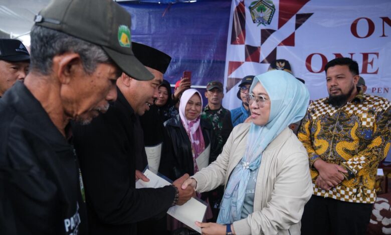 Perkuat Kepastian Hukum, Pemkab Gowa Bagikan 3.608 Sertifikat PTSL di Tinggimoncong