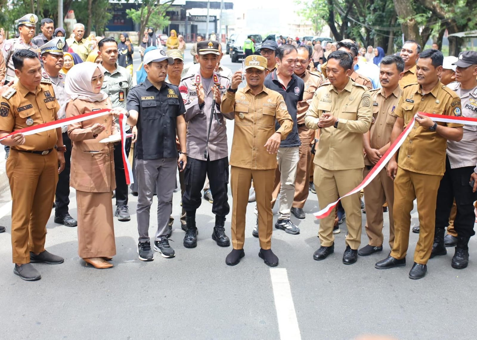 Resmikan Jalan Perintis Rp13,5 Miliar, Andi Asman Sulaiman Minta Masyarakat Jaga Fasilitas Umum