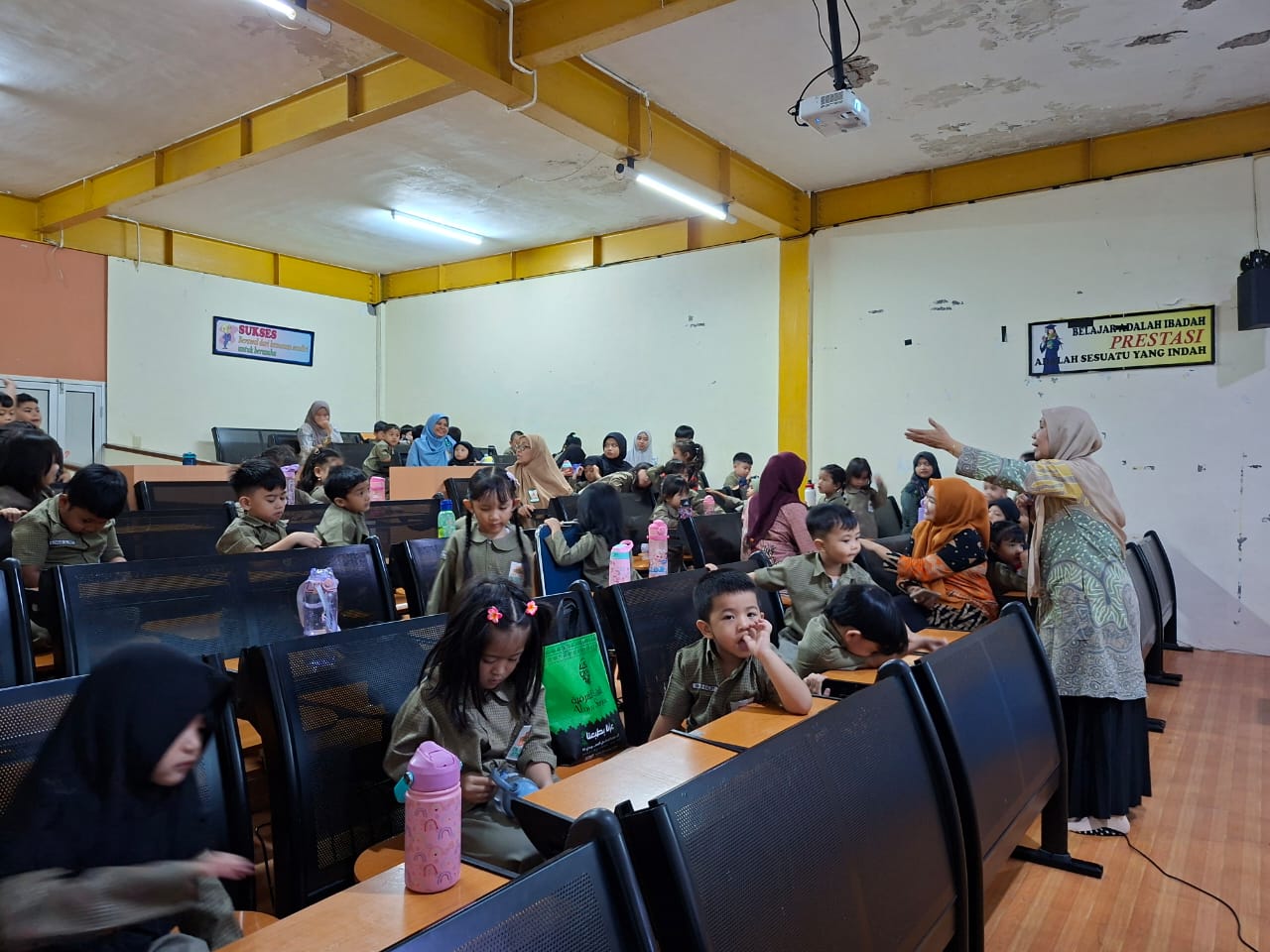 Serunya Peringatan Isra’ Mi’raj di TK Islam Athirah Makassar