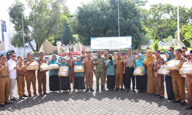Tekan Stunting, Bupati Bone Salurkan Bantuan Pertanian Berbasis Pangan Lokal