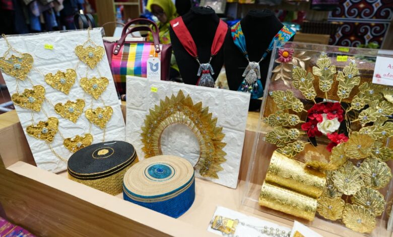 Dekranasda Sulsel Kurasi Sejumlah Produk Kerajinan untuk Pameran INACRAFT 2026