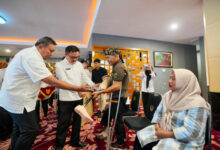 Sekda Sulsel Serahkan Bantuan Alat Bantu bagi Penyandang Disabilitas dari Empat Daerah