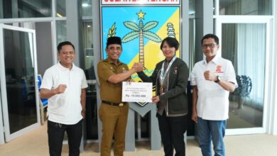 Didampingi KONI, Gubernur Sulteng Serahkan Bonus kepada Atlet Peraih Medali SEA Games Thailand 2025