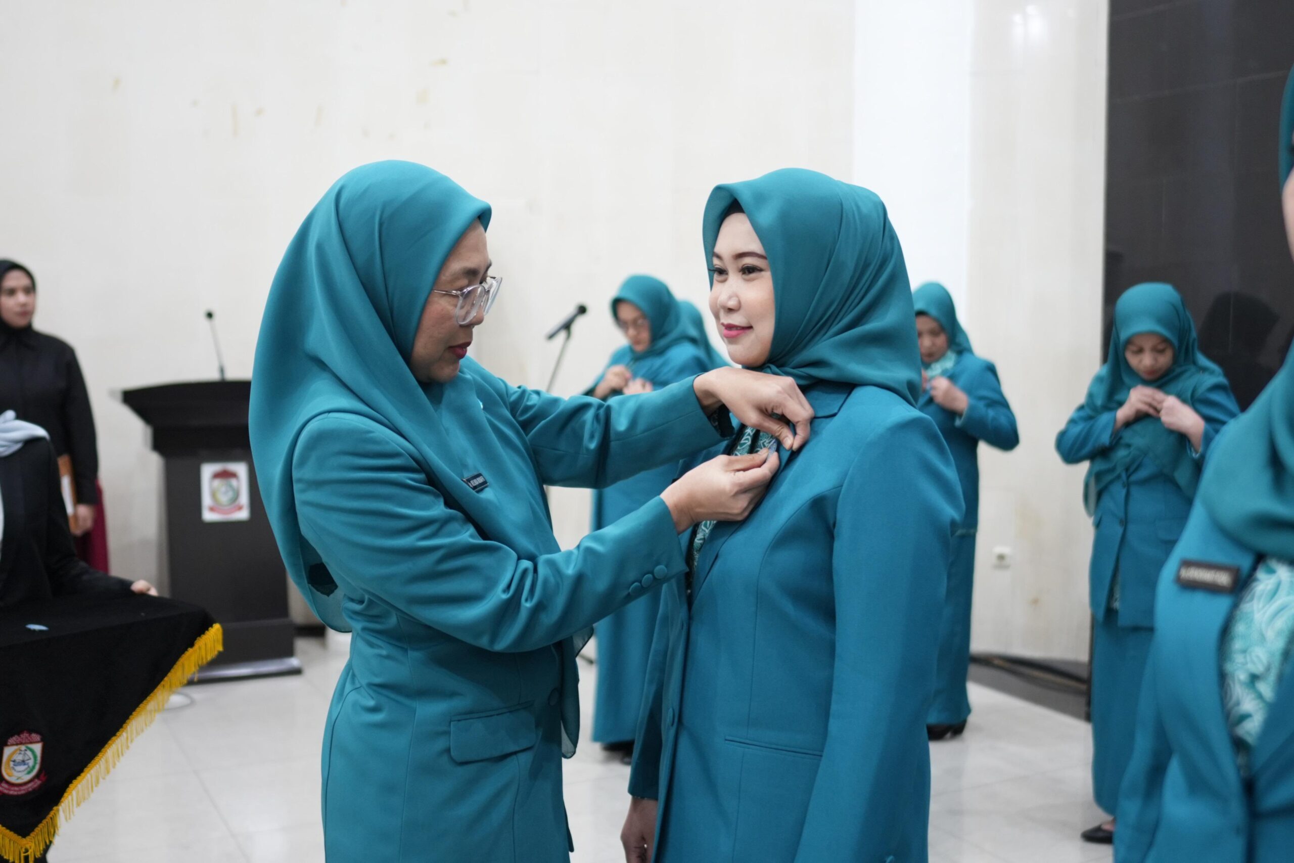 Melinda Aksa Lantik 13 Ketua TP PKK Kecamatan dan Kukuhkan Bunda PAUD Kecamatan