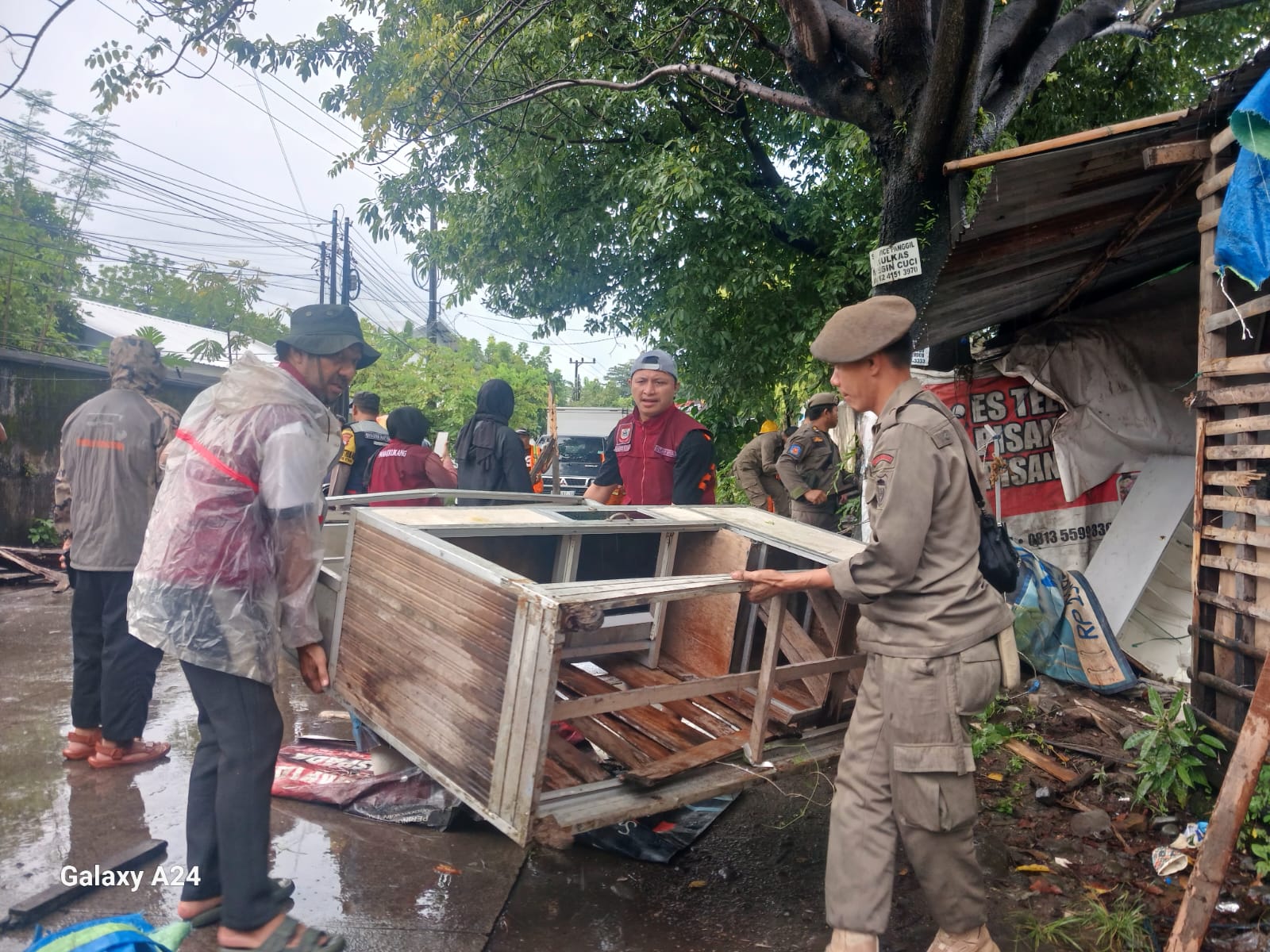 Tegas Tapi Humanis, Panakkukang Tertibkan Lapak dan Siapkan Solusi Pedagang