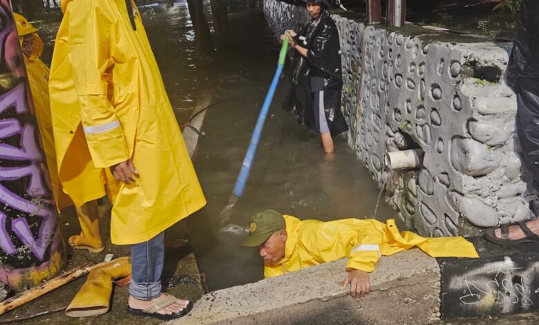 Hujan Deras Guyur Makassar, Satgas Drainase Bergerak Cepat Tangani Genangan di Pettarani
